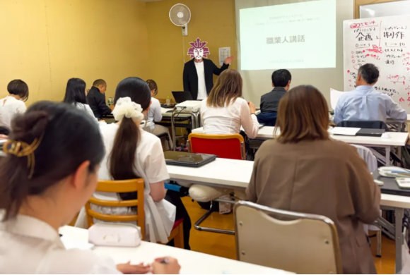 SHINBIデザインスクール AI×WEB・グラフィックデザイナー養成科「職業人講話」にて代表・毛利が講師を務めました